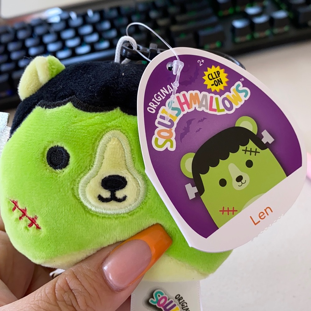 Squishmallow Len Clip